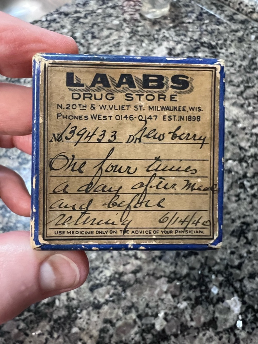 vintage 1940s “Laabs” Milwaukee Wisconsin prescription pill box 2x2”